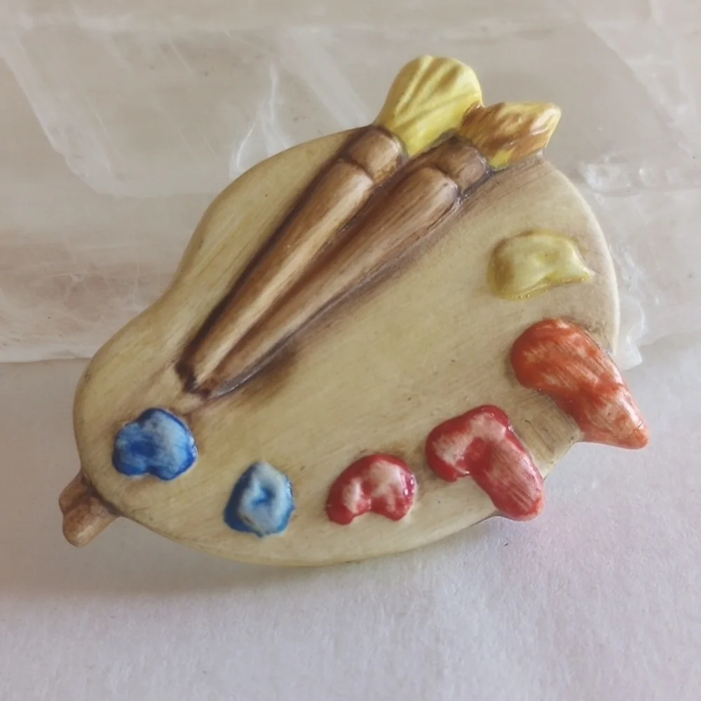 Artistic Palette Brooch with Paintbrushes Goebel Germany
